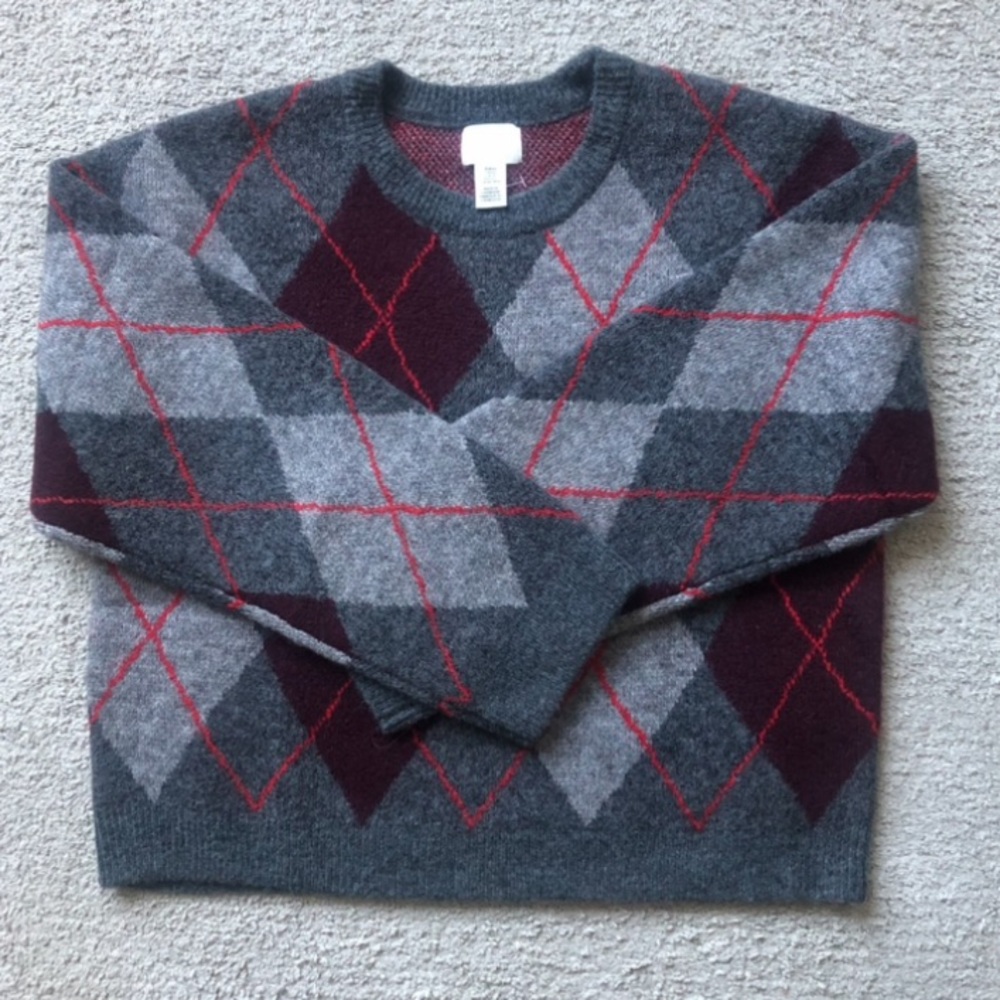 H&M Women's Gray Argyle Crewneck Sweater with Burgundy and Red Accents.NWOT.